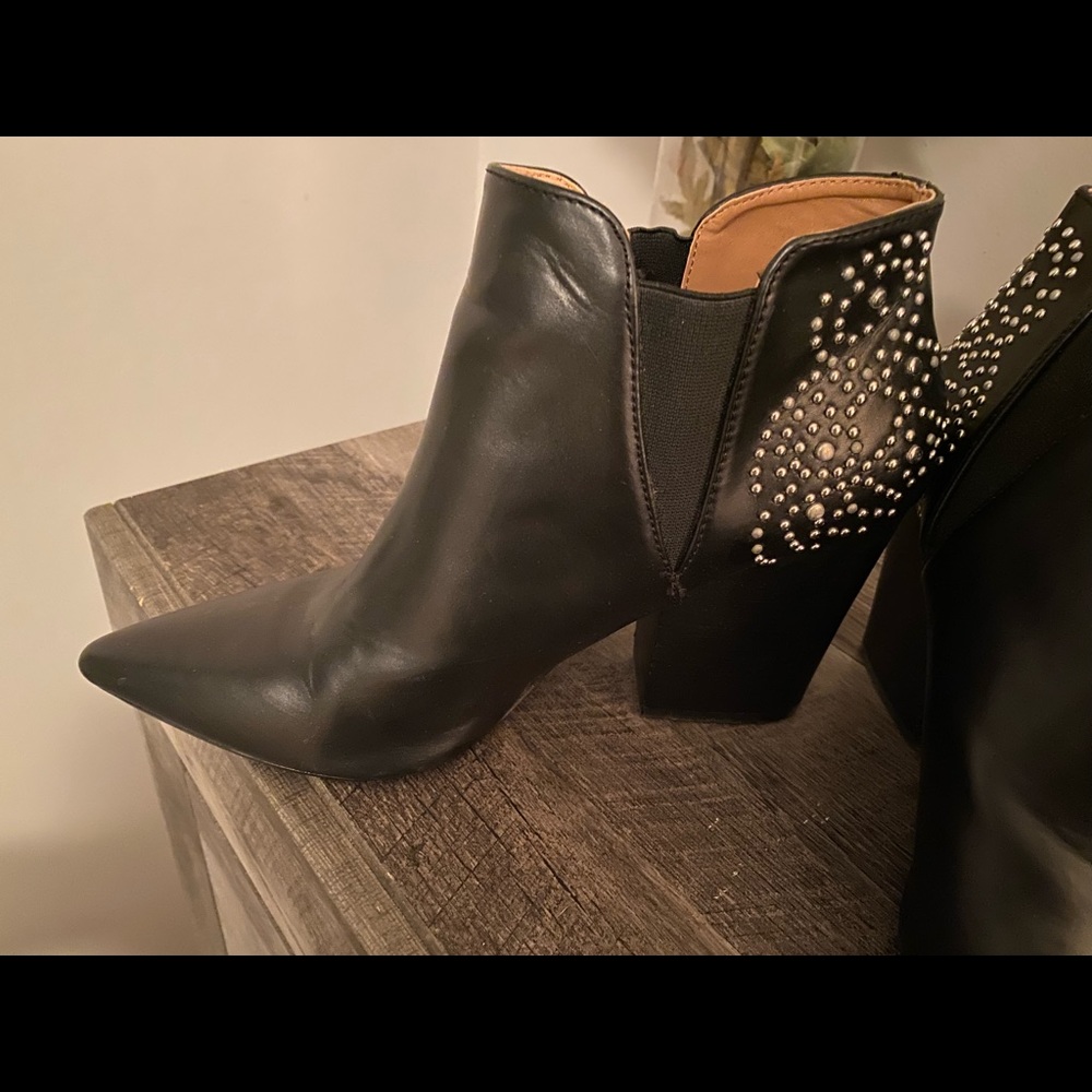 Report booties
